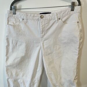 Bandolino Women's White Bermuda Shorts